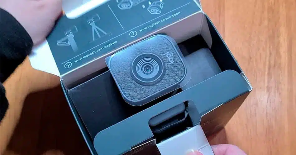 logitech streamcam plus - live streaming camera