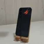 Diseño completo del nubia Neo 5 5G con iluminación trasera RGB encendida