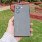 POCO X8 Pro negro: diseño trasero completo, con ambas cámaras y todos los bordes visibles