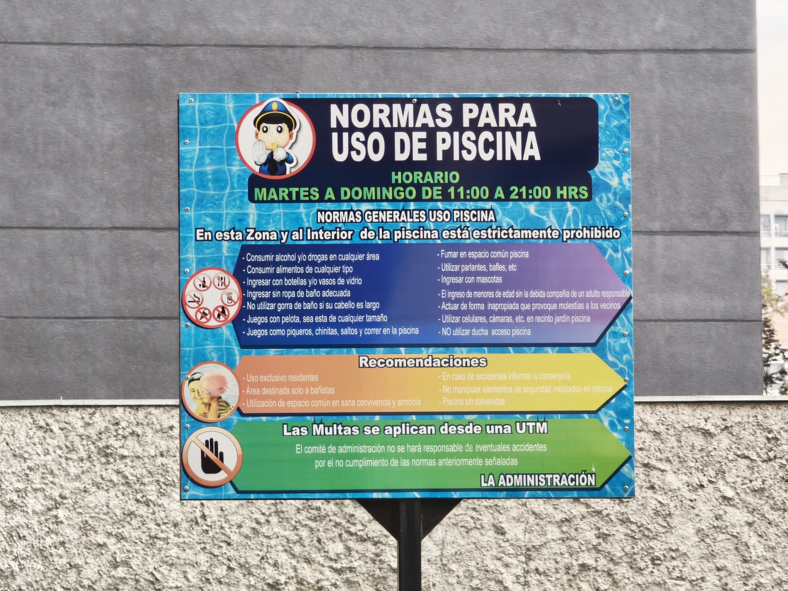 El mismo cartel fotografiado a 10x con el Xiaomi 17T Pro.