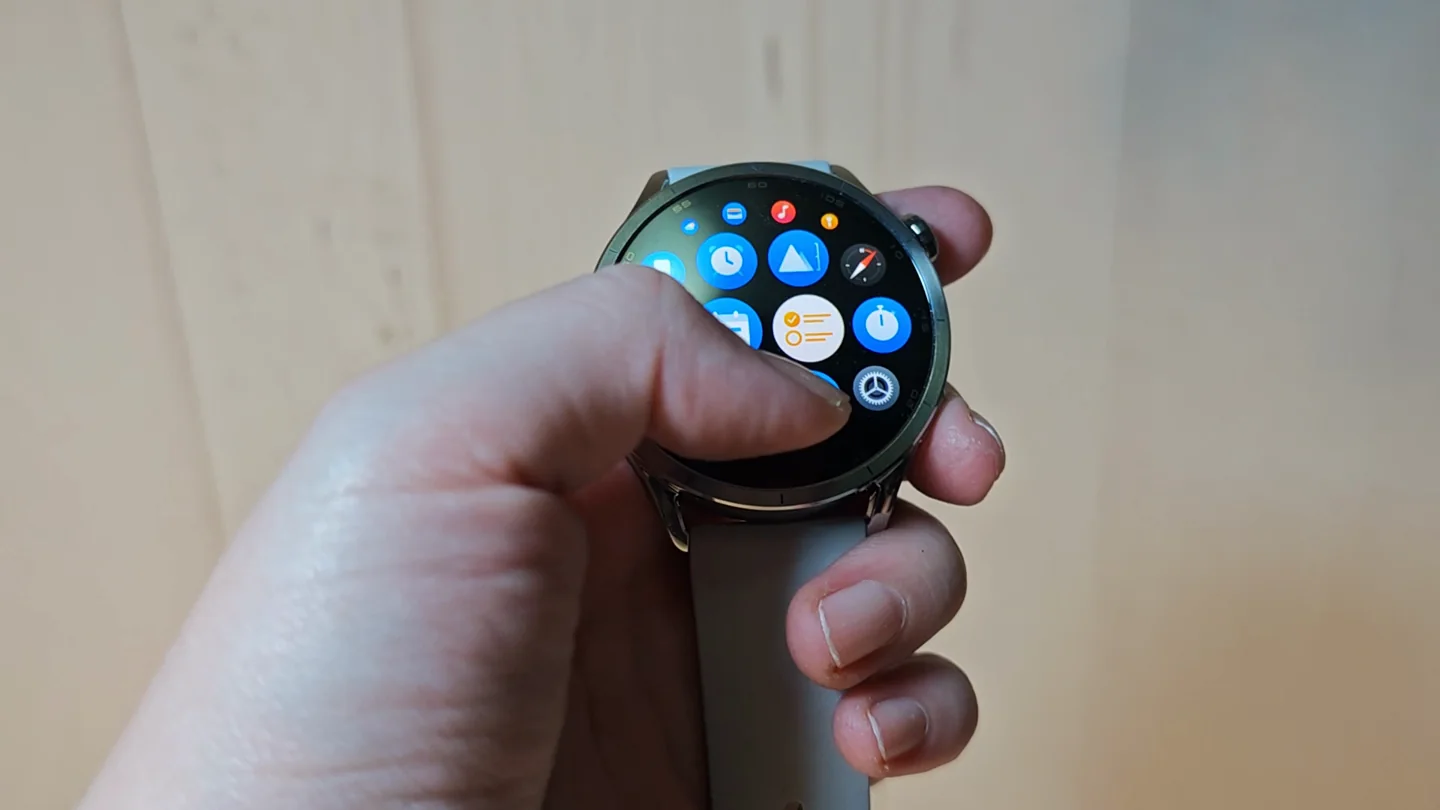 Menú de aplicaciones de HyperOS en el Xiaomi Watch S5